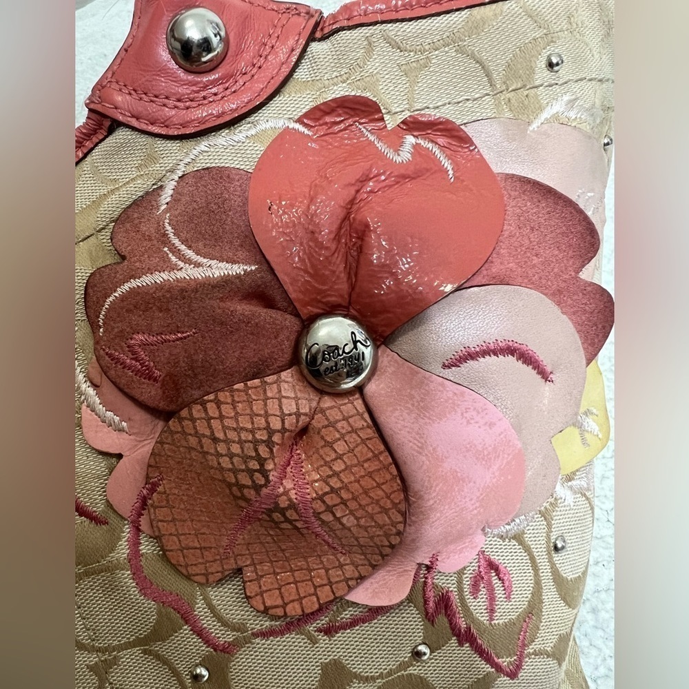 Coach flower design purse - Picture 9 of 12